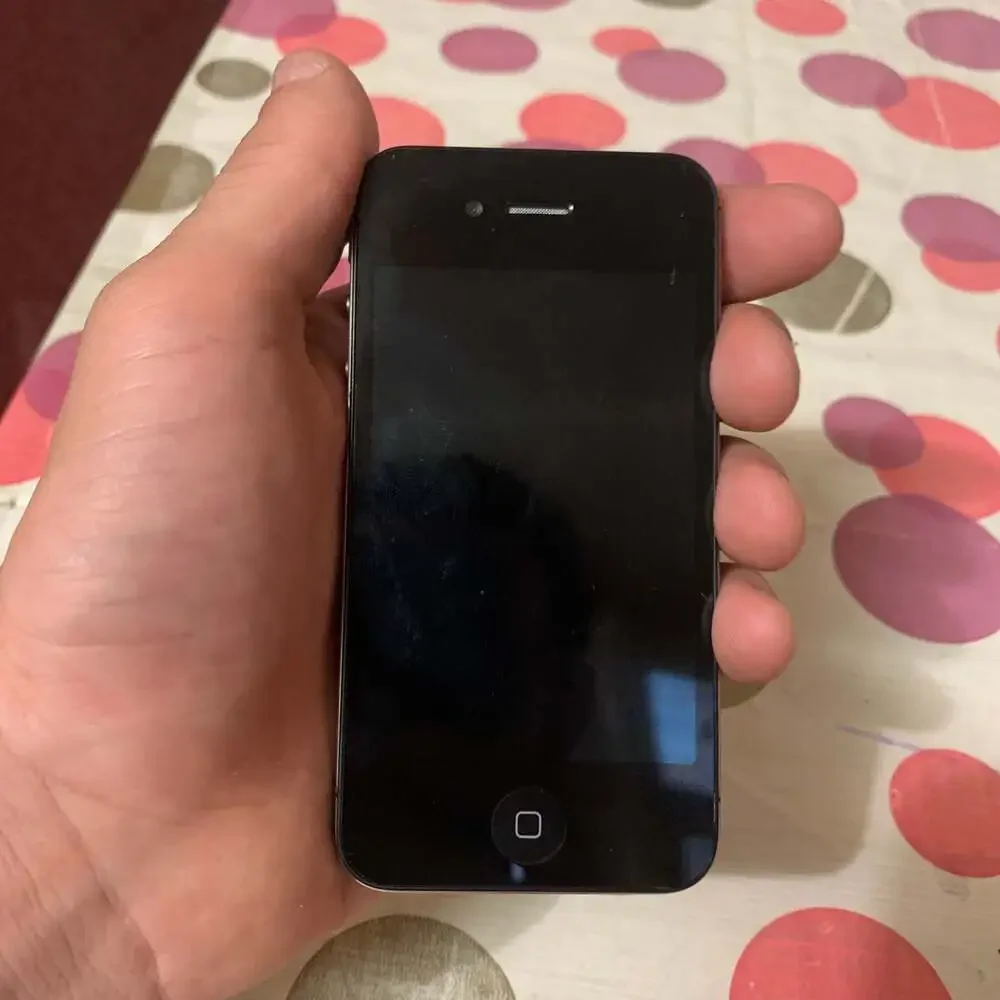 Apple iPhone 4S 16GB in Black for parts